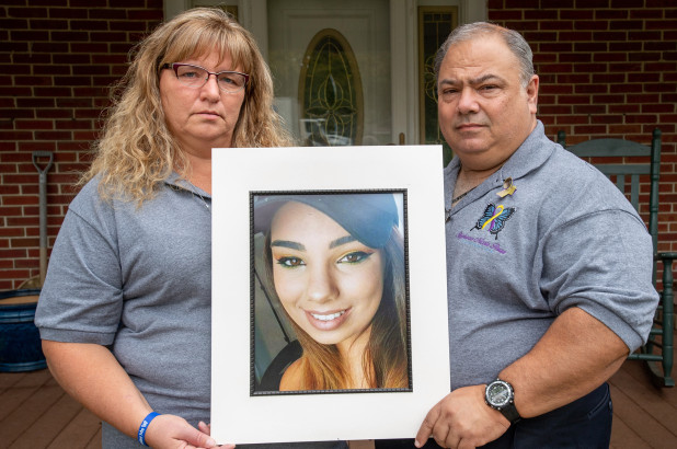 Sharlene and Edward Parze, Stephanie’s parents, with photo of their daughter Stephanie