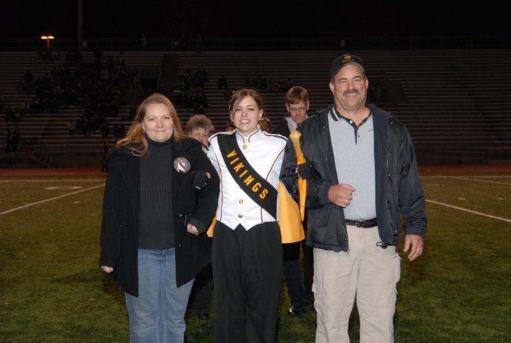 Kelsey Smith (center) with parents Missy (left) and Greg (right)